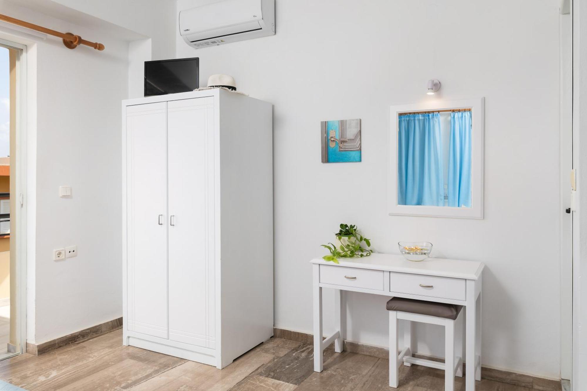 Evdokia Αpartments & Dimitra Village Agia Marina  Luaran gambar